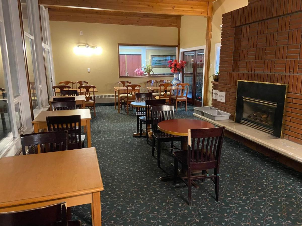 Grizz Hotel Revelstoke Exteriér fotografie