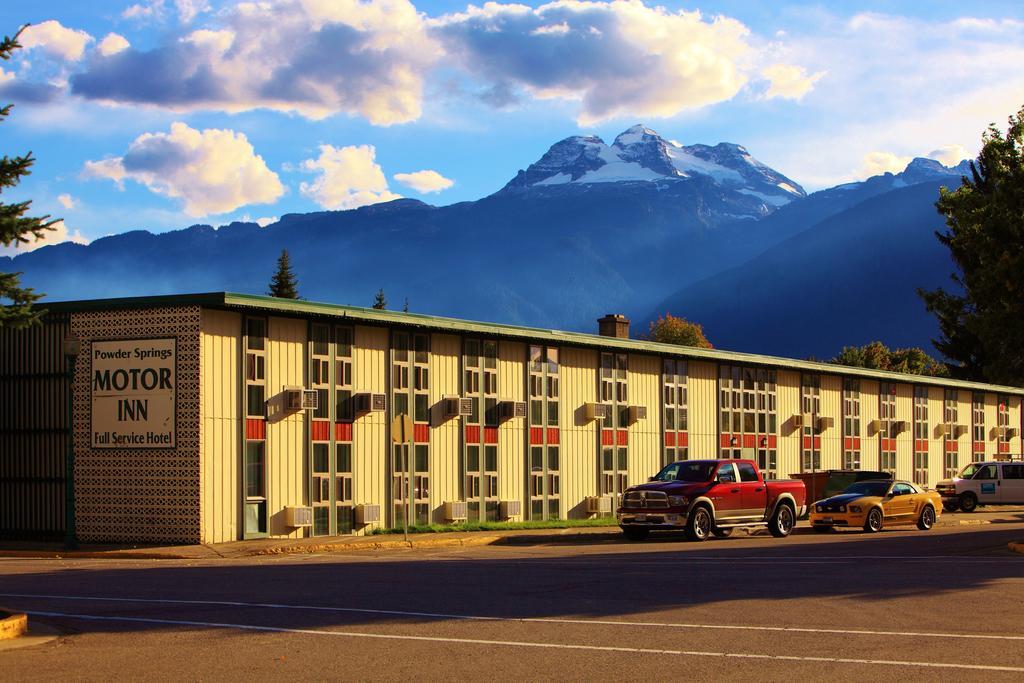 Grizz Hotel Revelstoke Exteriér fotografie