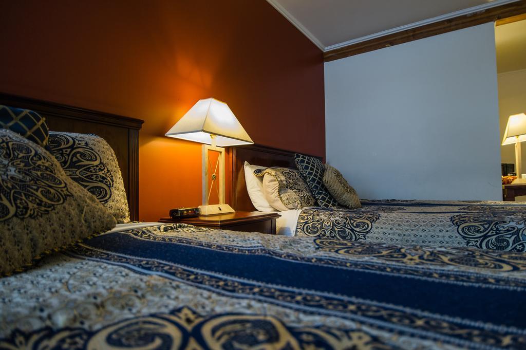 Grizz Hotel Revelstoke Exteriér fotografie
