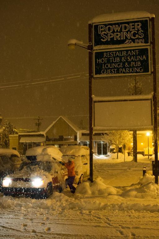 Grizz Hotel Revelstoke Exteriér fotografie