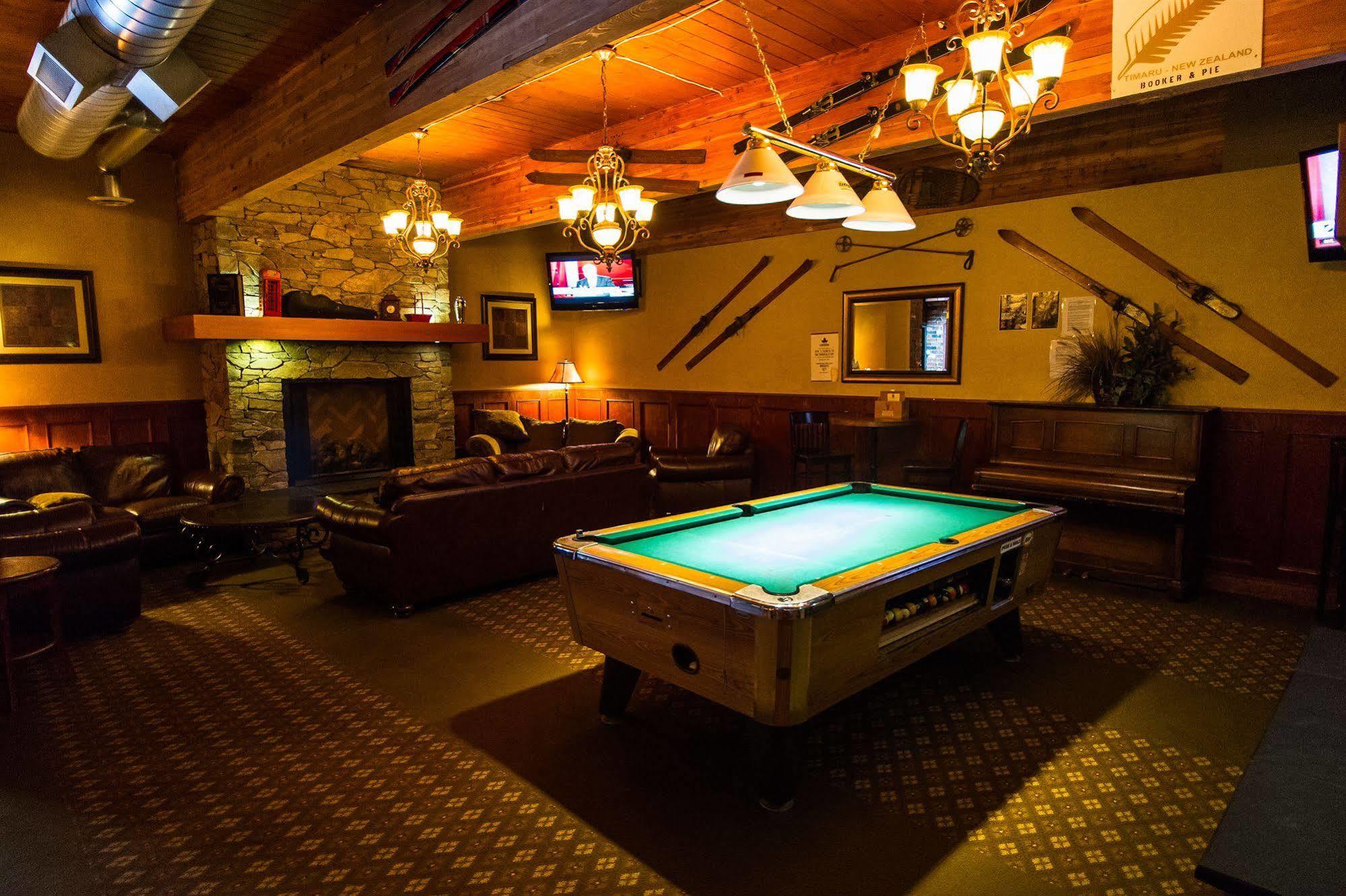 Grizz Hotel Revelstoke Exteriér fotografie