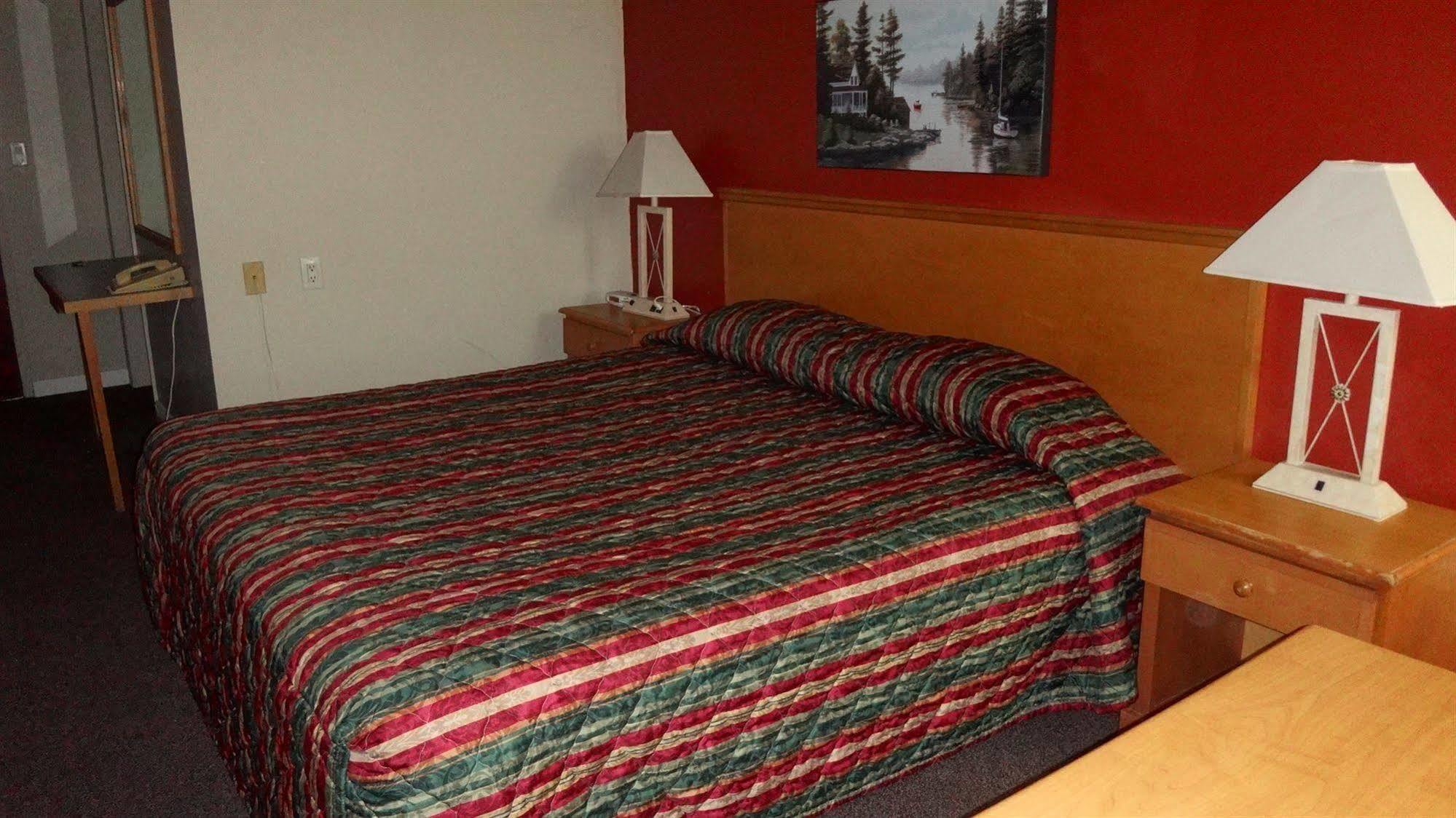 Grizz Hotel Revelstoke Exteriér fotografie