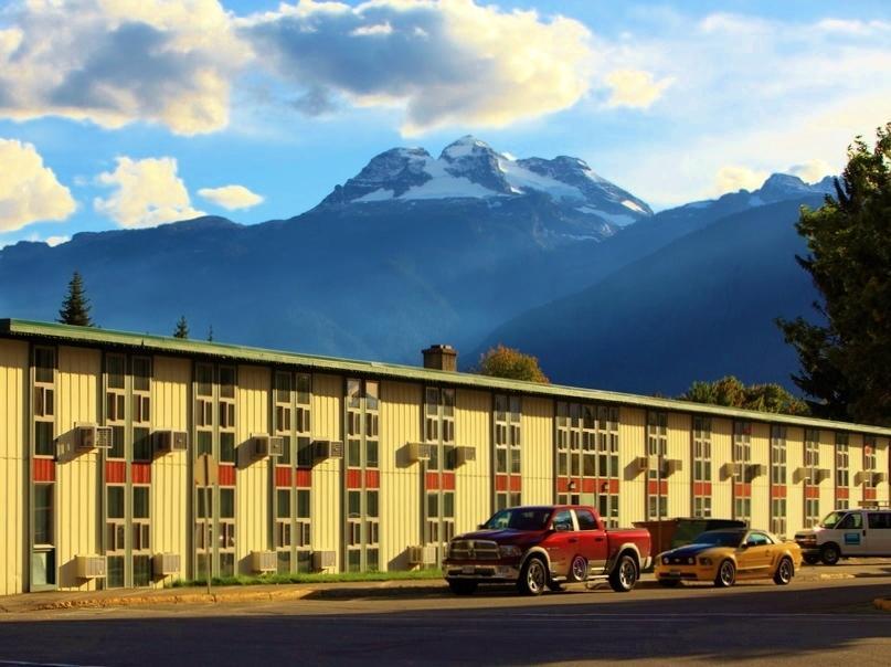 Grizz Hotel Revelstoke Exteriér fotografie