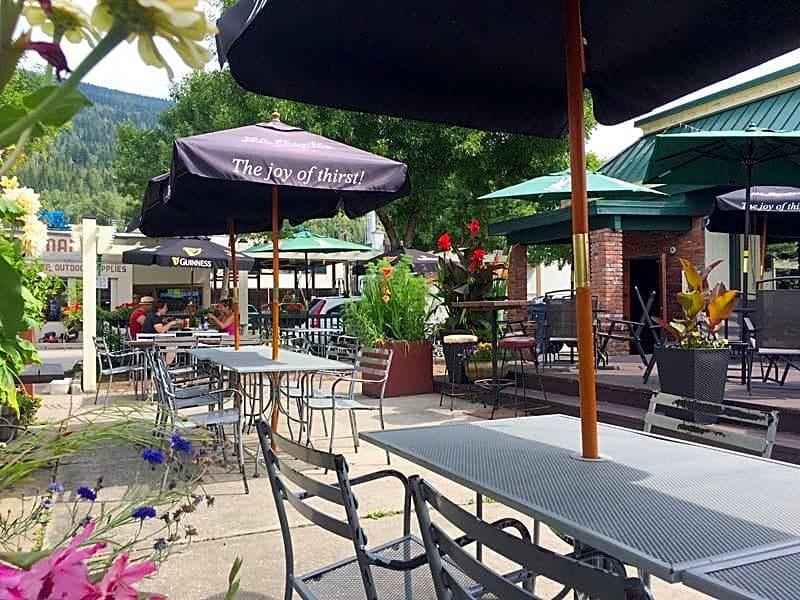 Grizz Hotel Revelstoke Exteriér fotografie