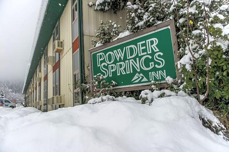 Grizz Hotel Revelstoke Exteriér fotografie