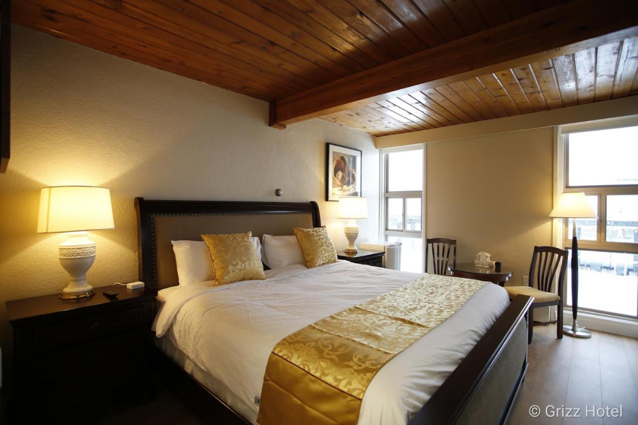 Grizz Hotel Revelstoke Exteriér fotografie
